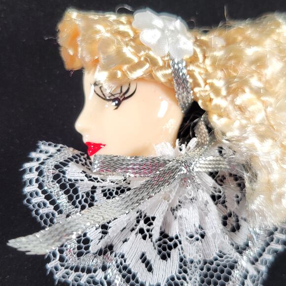 Glamour Lady Head Brooch Face Lot of 3 Blue Red White Silver With Gift Boxes - Picture 3 of 16